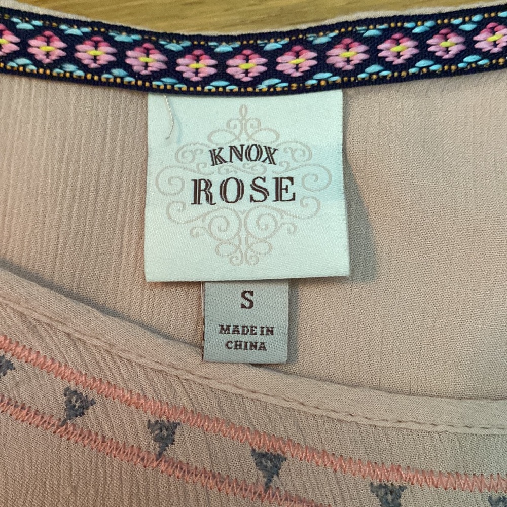 Short sleeved dress with floral embroidery from Knox Rose - Picture 4 of 5